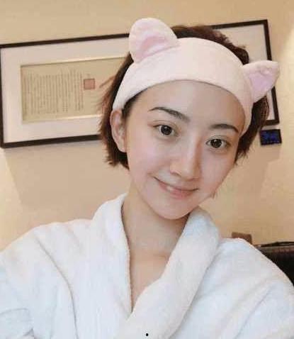 娱乐吃瓜女明星素颜,娱乐圈吃瓜女明星的真实面貌  第2张 娱乐吃瓜女明星素颜,娱乐圈吃瓜女明星的真实面貌  第2张